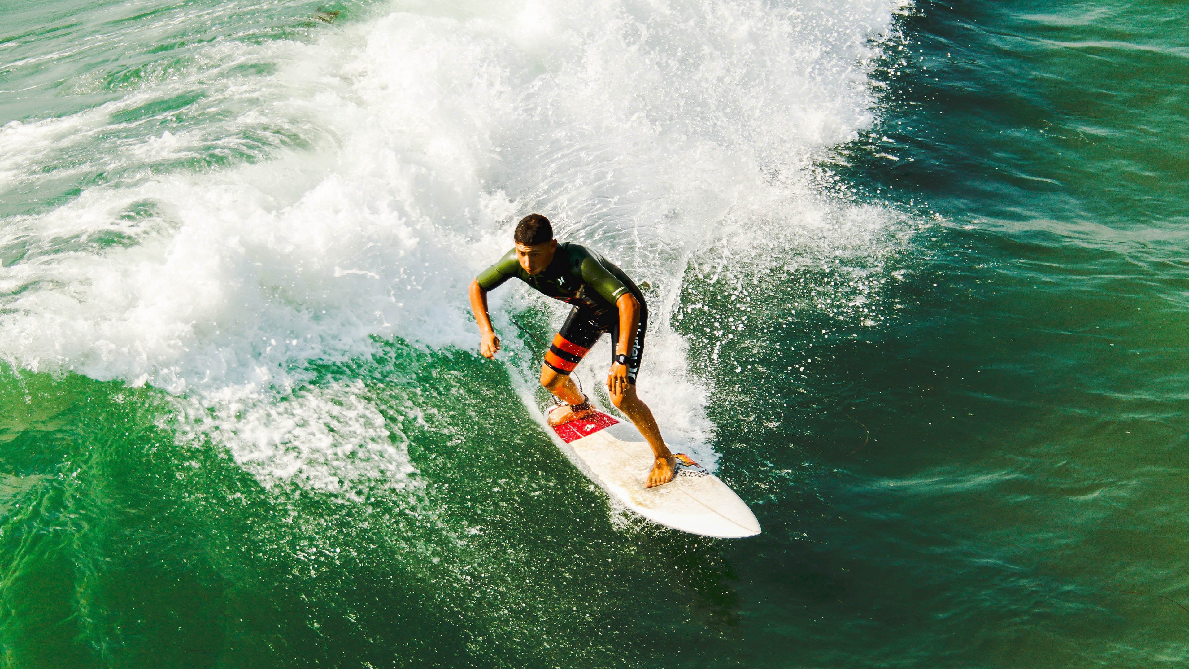 “未来已来：机器人裁判与全息投影引领棒球运动的科技革命”，未来机器人比赛